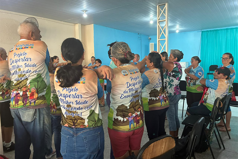 Idosos ensaiam para formar coral que se apresentará em eventos natalinos Foto: Divulgação)