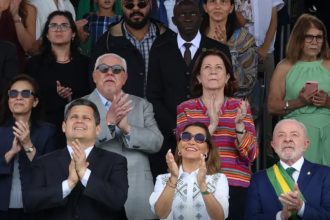 Davi Alcolumbre com o presidente Lula: apoio em solenidade do 7 de Setembro (Foto: Lula Marques/ABr)