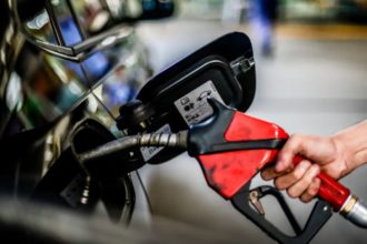 O subsídio ao diesel é para as distribuidoras. Nas bombas, o preço está sujeito à cobrança de impostos (Foto: Marcelo Casal Jr./ABr)