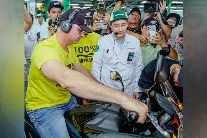 Flávio Bolsonaro em visita à Moto Honda: discurso eleitoral a favor dda ZFM em ato de campanha (Foto: Divulgação)