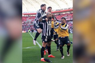 Gabigol fez dois gols na vitória do Santos sobre o Internacional (Foto: Reinaldo Campos/ Santos F.C)