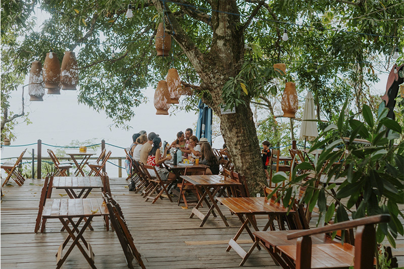 Área para o lanche: visitante tem espaço de descanço entre as caminhadas para conhecer a Vila (Foto: Brun o Mello/Divulgação)