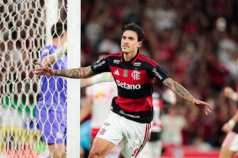 Pedro marcou o segundo gol na vitória do Flamengo sobre o Bragantino (Foto: Gilvan de Souza/CRF)