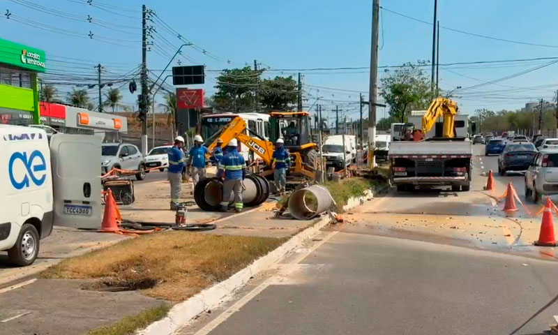 Rompimento de adutora em Manaus