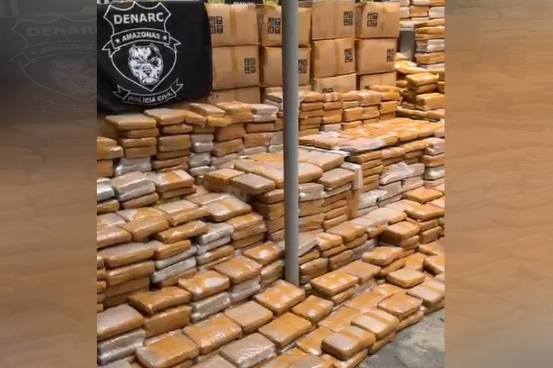 Maconha estava em dois caminhões, que também foram apreendidos (Imagem: WhatsApp/Reprodução)