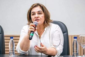 O caso envolve vídeo impulsionado por Maria do Carmo em que o adversário é associado a facções criminosas (Foto: Divulgação)