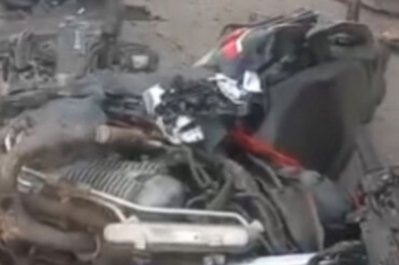 O homem não resistiu aos ferimentos e morreu no local (Foto: WhatsApp/reprodução)