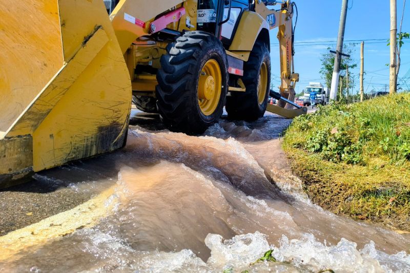 Uma faixa da via, no sentido Centro-bairro, precisou ser interditada (Foto: WhatsApp/reprodução)