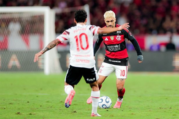 Arrascaeta em lance de jogo: Flamengo empatou em 0 a 0 e perdeu nos pênaltis (Foto: Gilvan de Souza/CRF)