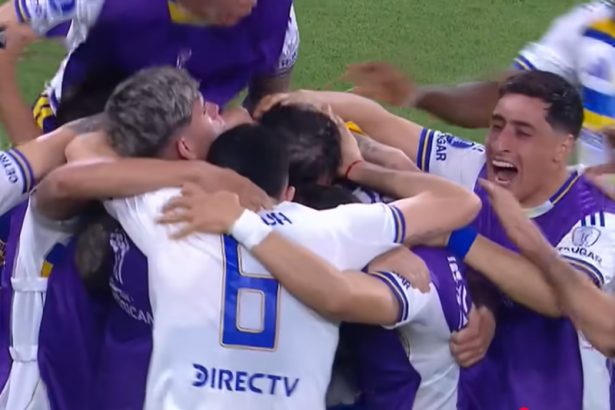 Jogadores comemoram gol da classificação do Boca Juniors em falha do goleiro do Vasco (Imagem: YouTube/Reproduçãi)
