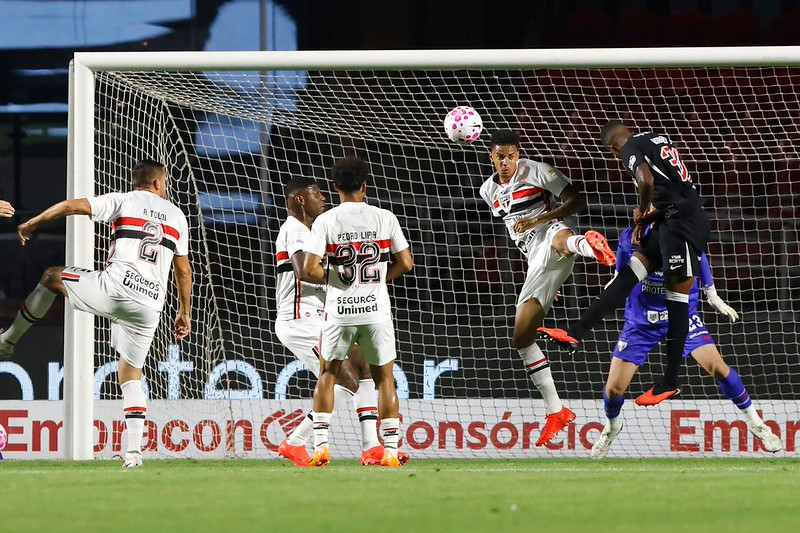 Derrota deixou o Vasco pressionado na parte de baixo da tabela do Brasileirão (Foto: Rubens Chiri/São Paulo FC)