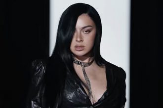 Cantora Charli XCX terá participação especial em filme (Imagem: YouTube/Reprodução)