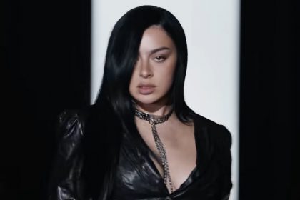 Cantora Charli XCX terá participação especial em filme (Imagem: YouTube/Reprodução)