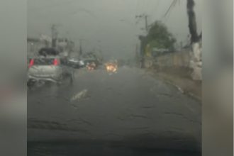 Chuva intensa em Manaus na manhã deste domingo alivou poluição do ar pela fumaça (Imagem: WhatsApp/Reprodução)