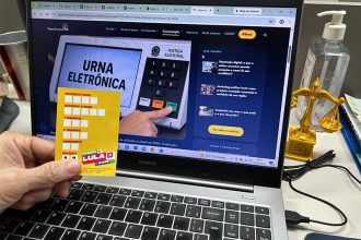 Eleitor pode levar cola com números dos candidatos para a votação na urna (Foto: AM ATUAL)