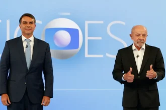 Flávio Bolsonaro e Lula partiiparam do último debate antes do 2º turno, promovido pela Rede Globo (Foto: Fernando Frazão/Agência Brasil)