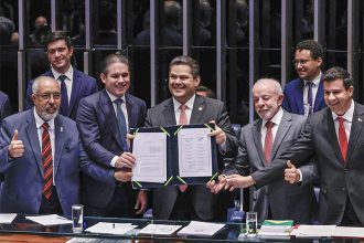 Presidente Lula participou da cerimônia de promulgação da PEC do fim da escala 6x1 (Foto: Lula Marques/ABr)