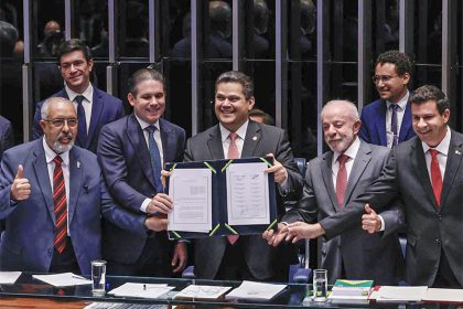 Presidente Lula participou da cerimônia de promulgação da PEC do fim da escala 6x1 (Foto: Lula Marques/ABr)
