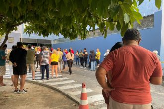 Eleitores manauaras escolheram votar logo após a abertura das seções eleitorai (Foto: AM Atual)