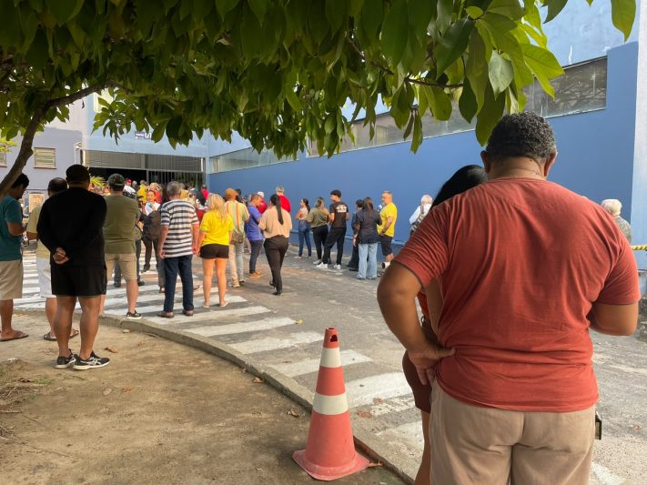 Eleitores manauaras escolheram votar logo após a abertura das seções eleitorai (Foto: AM Atual)