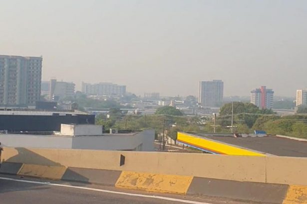 Fumaça encobre Manaus pelo sexto dia seguido. Poluição é causada por incêndios florestais