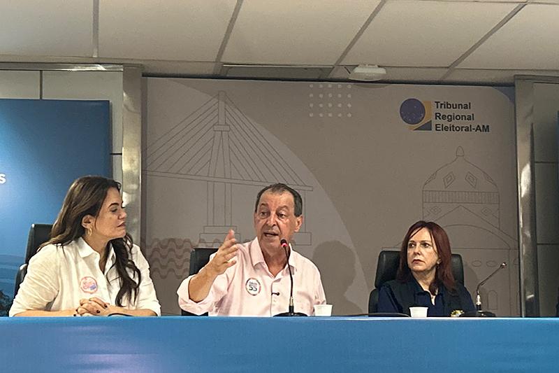 Omar Aziz agradeceu aos eleitores e admitiu que compromisso como governador será grande (Foto: Kézia Martins/AM ATUAL)