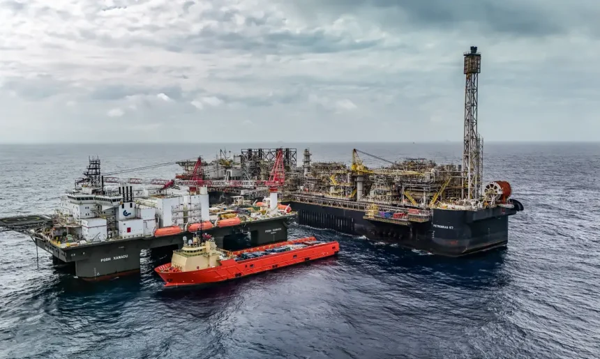 Plataforma de exploração petrolífeca da Petrobras - Foto: Rafa Neddermeyer -Agência Brasil