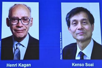Henri Kagan e Kenso Soai foram premiados com o Nobel de Medicina (Imagem: Facebook/Reprodução)