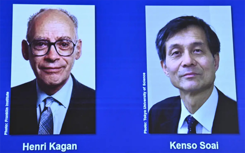 Henri Kagan e Kenso Soai foram premiados com o Nobel de Medicina (Imagem: Facebook/Reprodução)