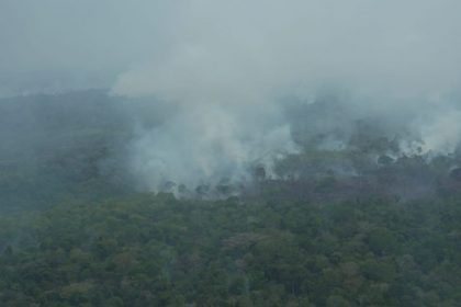 Área do município de Autazes com fumaça de queimadas (Imagem: Reprodução/MMA)