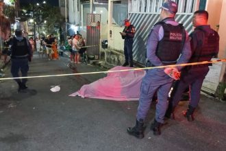 Paulo Dirceu de Castro da Costa, 45 anos, foi morto a tiros ao chegar de motocicleta na Travessa Belém (Foto: WhatsApp/reprodução)