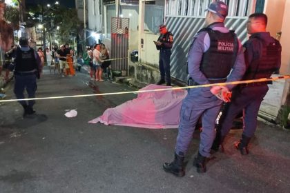 Paulo Dirceu de Castro da Costa, 45 anos, foi morto a tiros ao chegar de motocicleta na Travessa Belém (Foto: WhatsApp/reprodução)