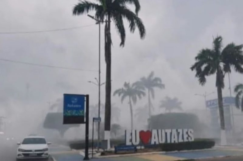 O Sistema Eletrônico de Vigilância Ambiental registrou concentração de 750,7 µg/m³ de material particulado fino (MP2,5) no município (Foto: WhatsApp/reprodução)