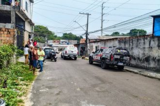 O caso aconteceu no conjunto Boas Novas, bairro Cidade Nova, e a criança foi resgatada sem ferimentos (Foto: WhatsApp/reprodução)