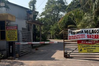 Moradores da área encontraram os corpos em frente à residência da propriedade (Foto: WhatsApp/reprodução)
