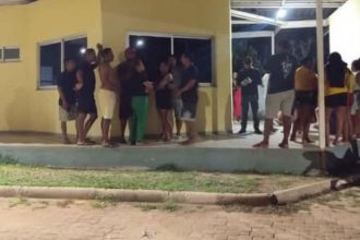 Após o ataque, populares perseguiram e agrediram o homem apontado como suspeito de matar Ezequias Glória da Silva (Foto: WhatsApp/reprodução)