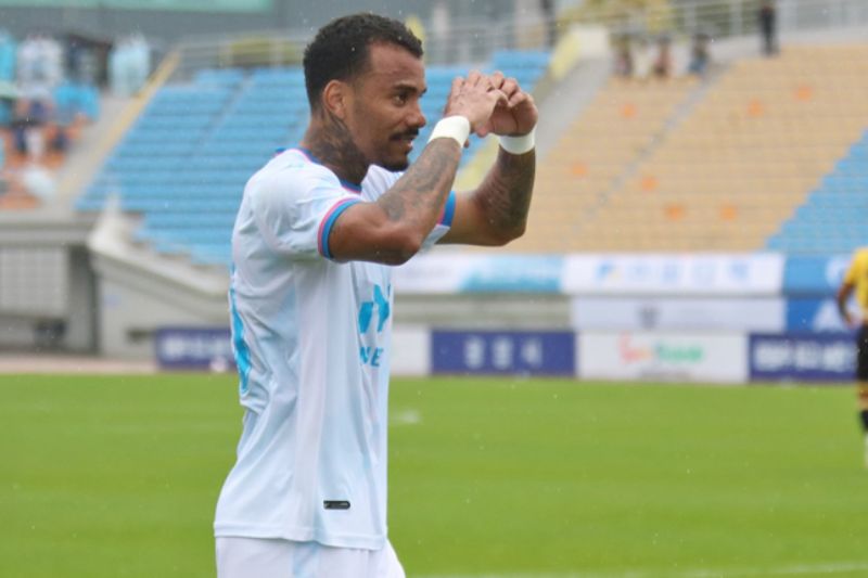 Matheus Serafim chegou ao futebol sul-coreano em 2025, após se destacar com a camisa do time amazonense (Foto: Divulgação)
