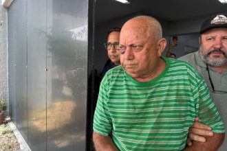 Raimundo Cláudio Monteiro, de 75 anos, foi preso em flagrante (Foto: AM ATUAL)